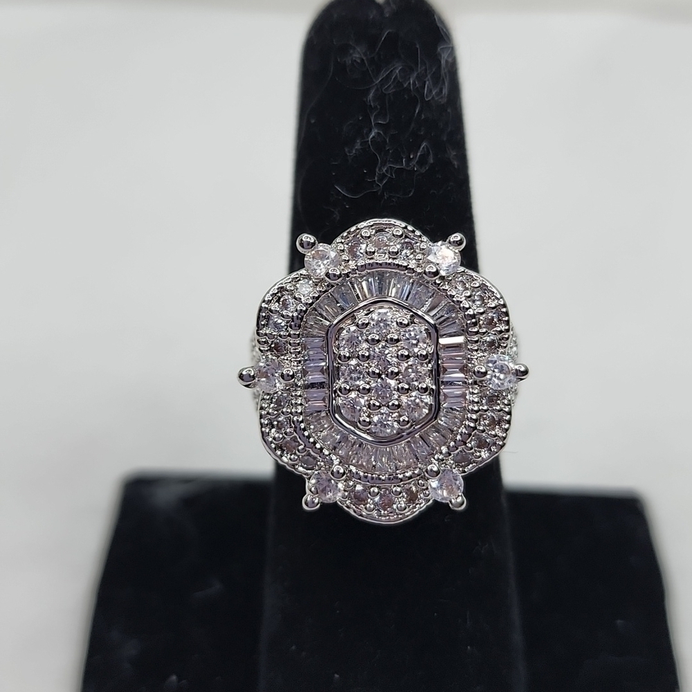 VINTAGE DIAMOND ART DECO RING - Picture 3 of 11